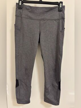 lululemon athletica Heather Gray Legging Crops with Side Pockets Size 6